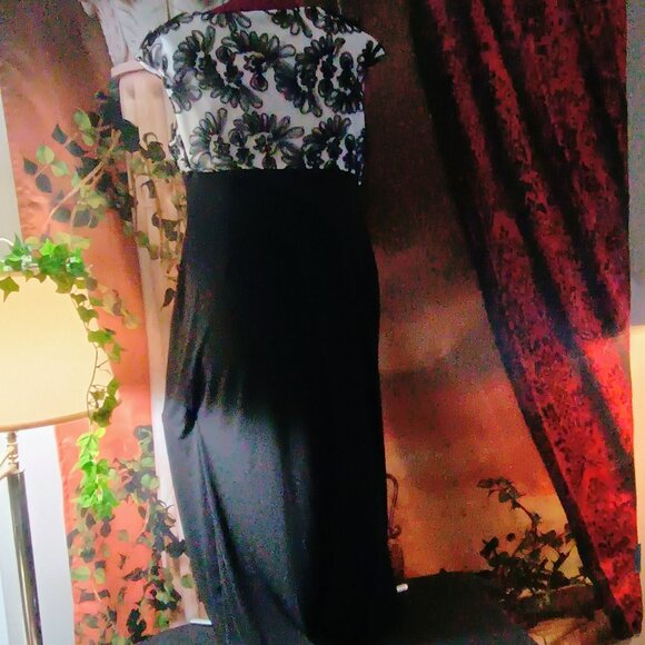 EUC: Connected Apparel Sze 14W Black & White Formal Dress - Picture 2 of 9
